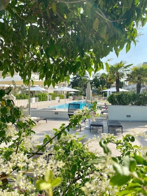 Residence Jesolo Lido Centro Con Piscina Extérieur photo