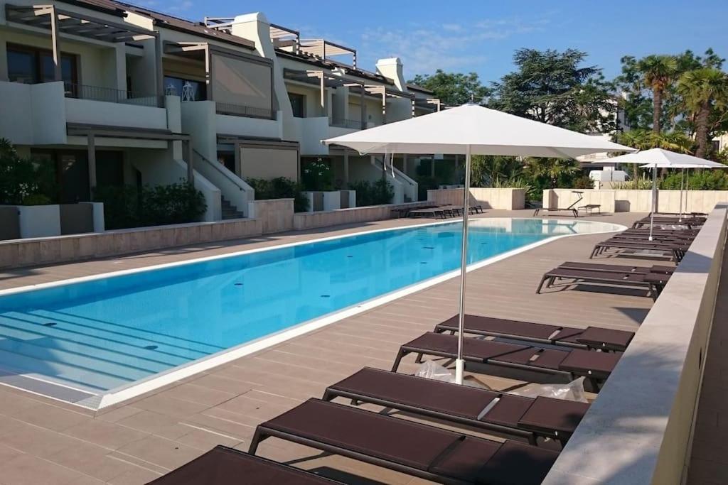 Residence Jesolo Lido Centro Con Piscina Extérieur photo